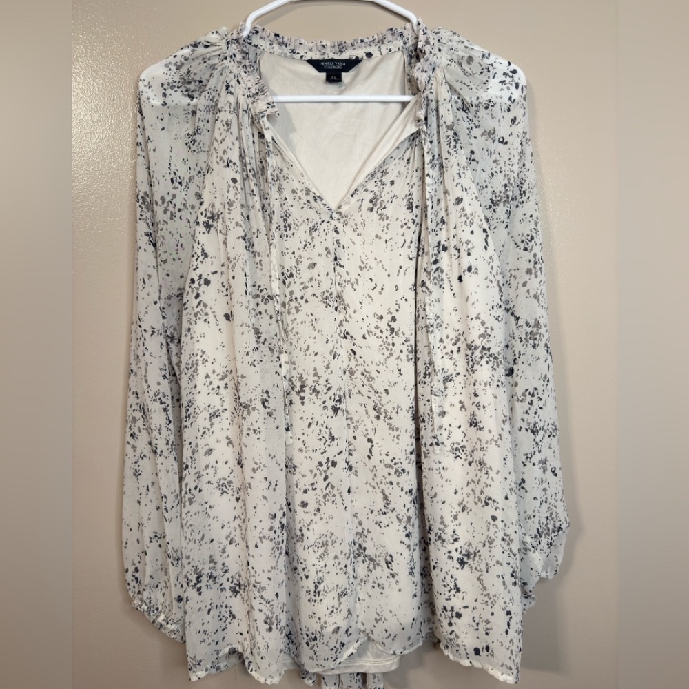 NWOT Simply Vera Vera Wang Black and White Blouse